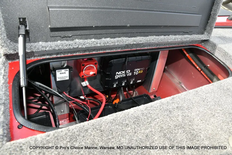 Slide: The Image of Tracker Savage 215 w/200HP Mercury Pro-XS 2026 - 66