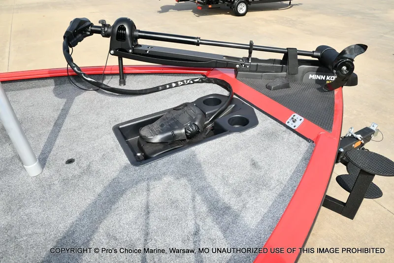 Slide: The Image of Tracker Savage 215 w/200HP Mercury Pro-XS 2026 - 7