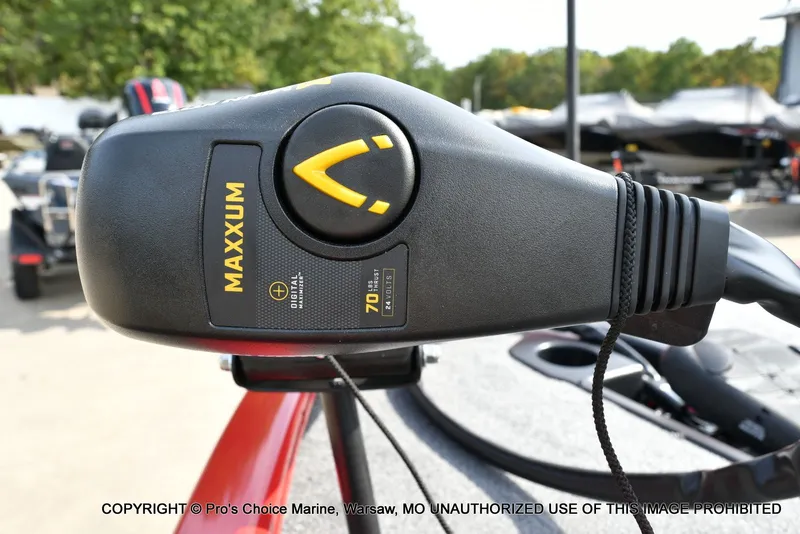 Slide: The Image of Tracker Savage 215 w/200HP Mercury Pro-XS 2026 - 8