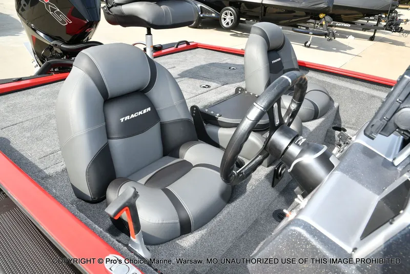 Slide: The Image of Tracker Savage 215 w/200HP Mercury Pro-XS 2026 - 9