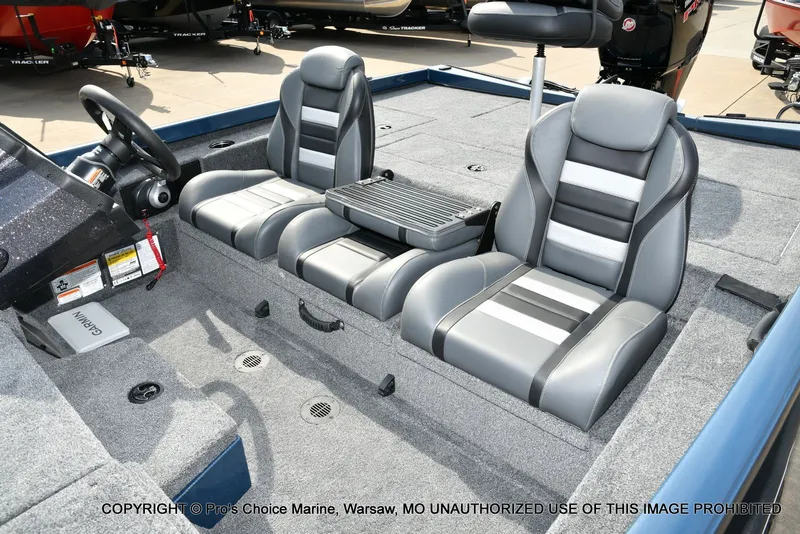 Slide: The Image of Ranger RT198P Cup Garmin Livescope Equipped 2026 - 18