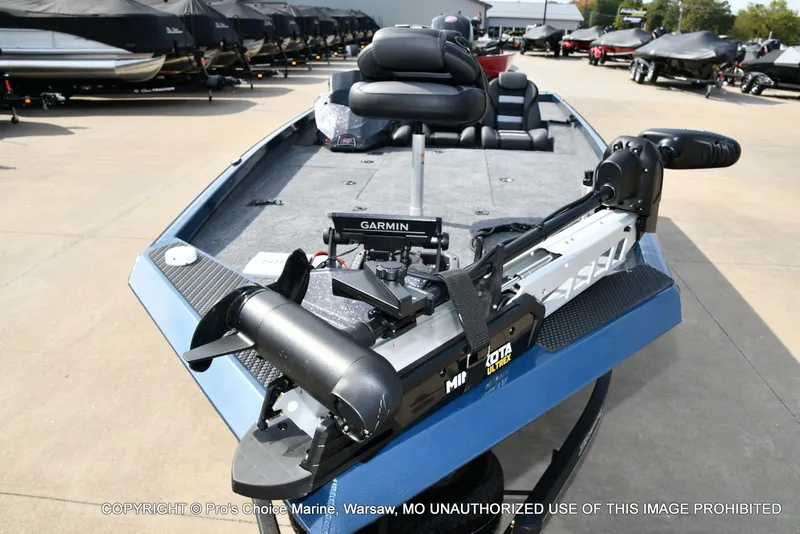 Slide: The Image of Ranger RT198P Cup Garmin Livescope Equipped 2026 - 32