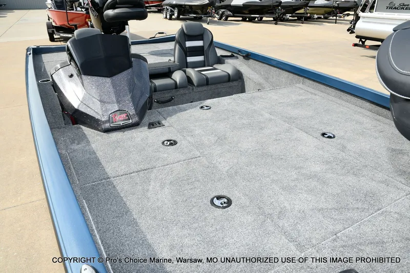 Slide: The Image of Ranger RT198P Cup Garmin Livescope Equipped 2026 - 34