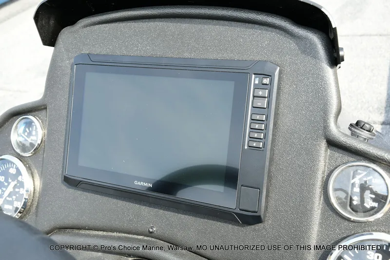 Slide: The Image of Ranger RT198P Cup Garmin Livescope Equipped 2026 - 9
