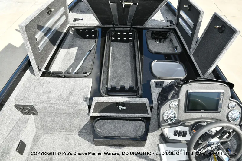 Slide: The Image of Ranger RT198P Garmin Livescope Cup Equipped 2026 - 12