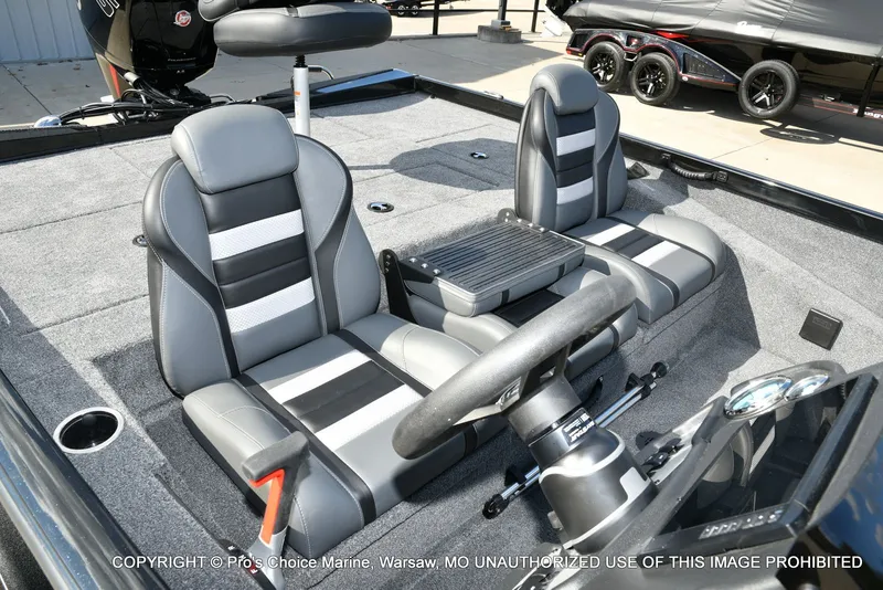 Slide: The Image of Ranger RT198P Garmin Livescope Cup Equipped 2026 - 35