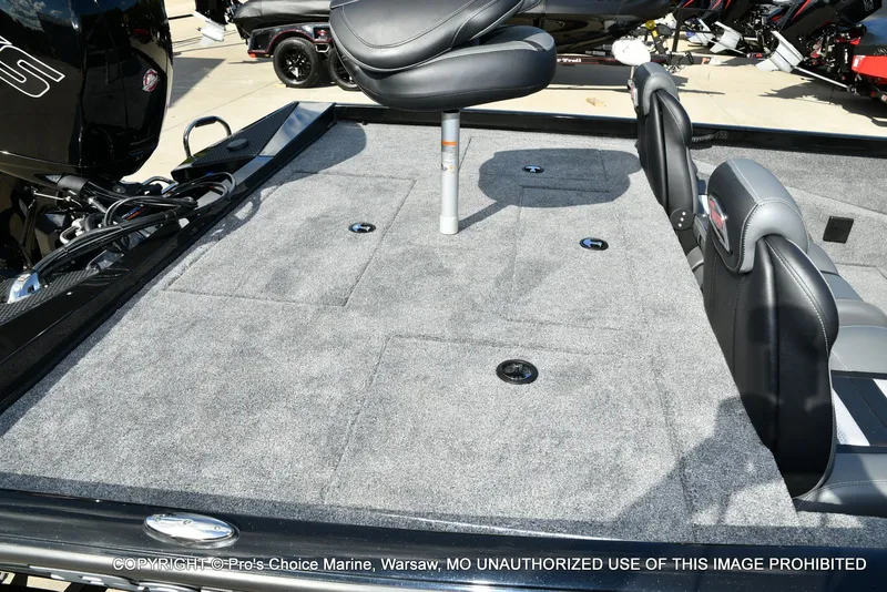 Slide: The Image of Ranger RT198P Garmin Livescope Cup Equipped 2026 - 36