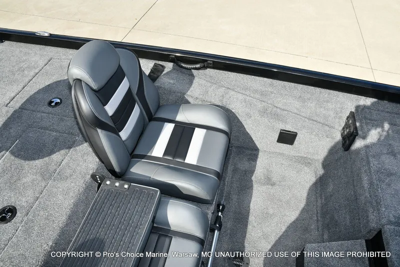 Slide: The Image of Ranger RT198P Garmin Livescope Cup Equipped 2026 - 46