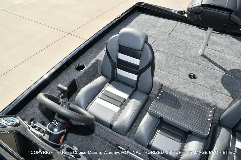 Slide: The Image of Ranger RT198P Garmin Livescope Cup Equipped 2026 - 52