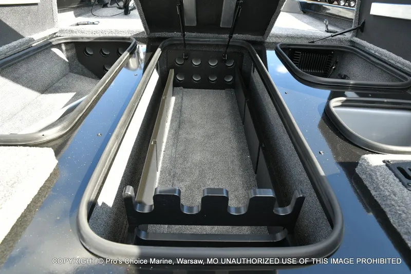 Slide: The Image of Ranger RT198P Garmin Livescope Cup Equipped 2026 - 57