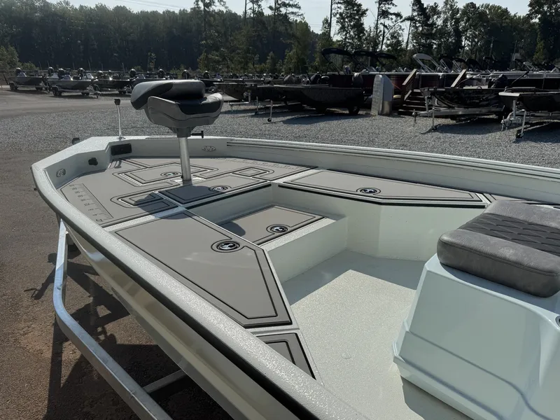 Slide: The Image of Excel 220 Bay Pro Elite 2026 - 5