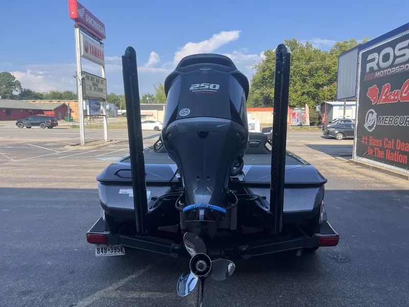 Slide: The Image of Skeeter FXR21 2021 - 12