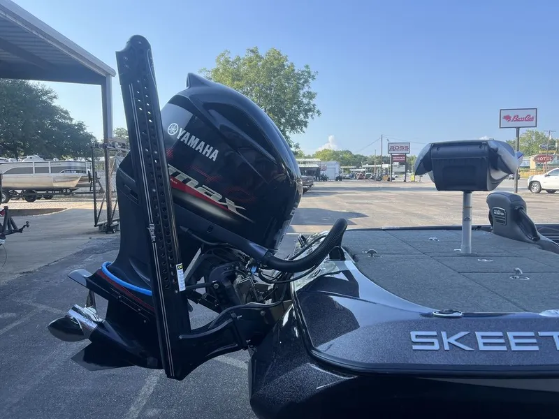 Slide: The Image of Skeeter FXR21 2021 - 13