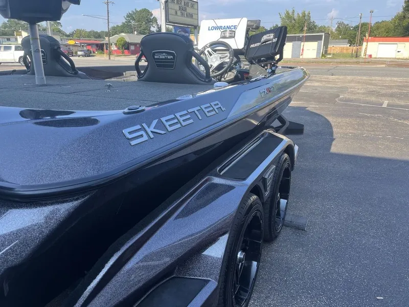 Slide: The Image of Skeeter FXR21 2021 - 17