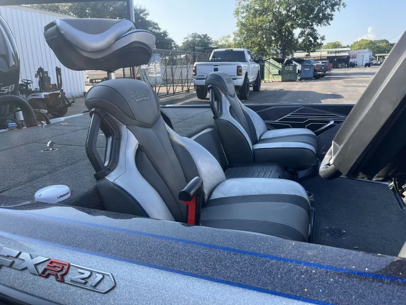 Slide: The Image of Skeeter FXR21 2021 - 21