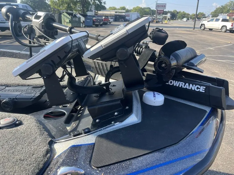 Slide: The Image of Skeeter FXR21 2021 - 25