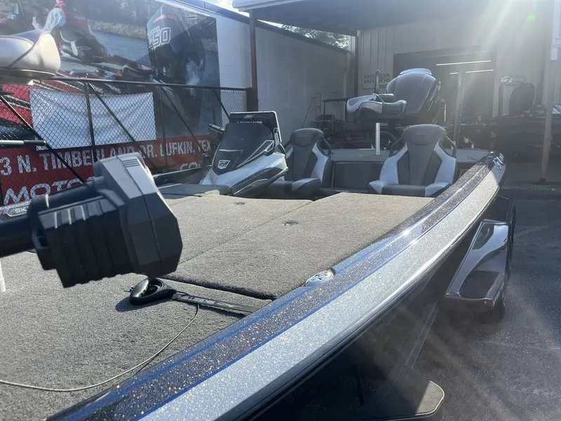 Slide: The Image of Skeeter FXR21 2021 - 34