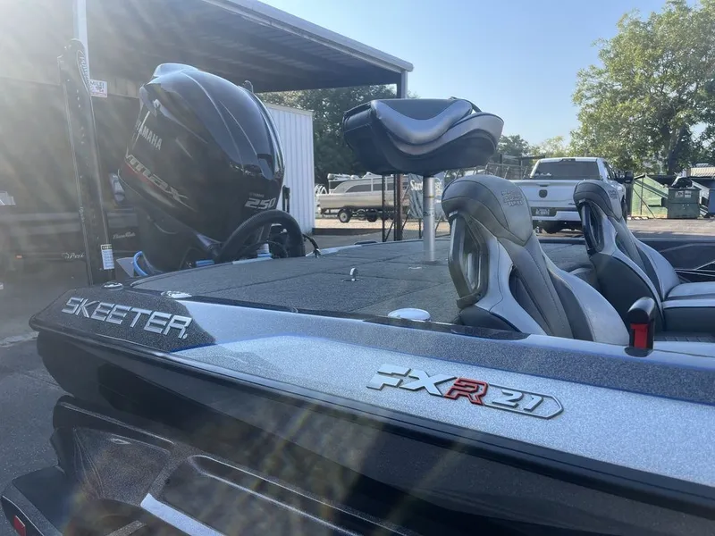 Slide: The Image of Skeeter FXR21 2021 - 6