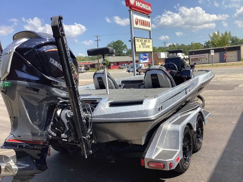 Slide: The Image of Ikon LX21 2025 - 10