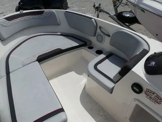 Slide: The Image of Bayliner Element M15 2022 - 10