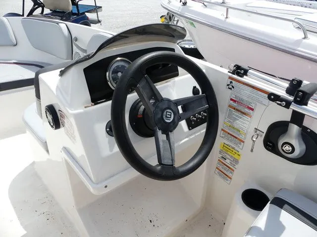 Slide: The Image of Bayliner Element M15 2022 - 5