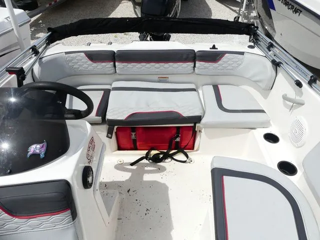 Slide: The Image of Bayliner Element M15 2022 - 6