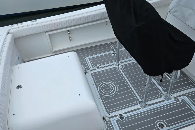 Slide: The Image of 2005 Topaz 24 Silverhawk boat interior with covered seat and sleek flooring design. - 3