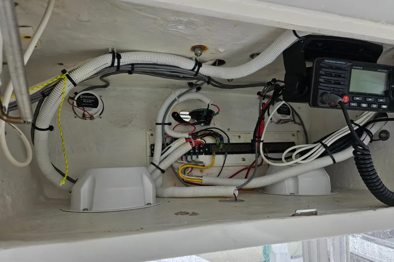 Slide: The Image of 2005 Topaz 24 Silverhawk boat wiring and radio system in cabin. - 33