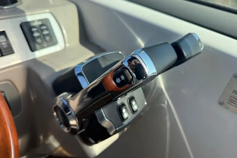 Slide: The Image of Close-up of 2009 Chaparral Signature 280 boat throttle control. - 20