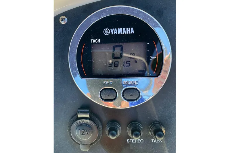 Slide: The Image of Yamaha tachometer on 2019 Robalo R207 Dual Console, displaying 38.15 hours. - 14