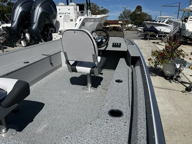 Slide: The Image of Starcraft Angler / Patriot 16 SC 2024 - 12