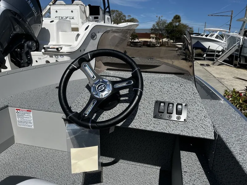 Slide: The Image of Starcraft Angler / Patriot 16 SC 2024 - 16