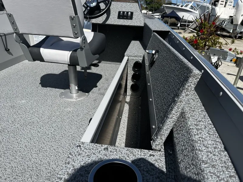 Slide: The Image of Starcraft Angler / Patriot 16 SC 2024 - 6