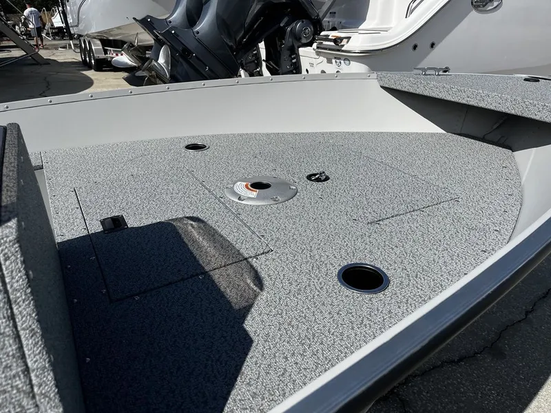 Slide: The Image of Starcraft Angler / Patriot 16 SC 2024 - 9