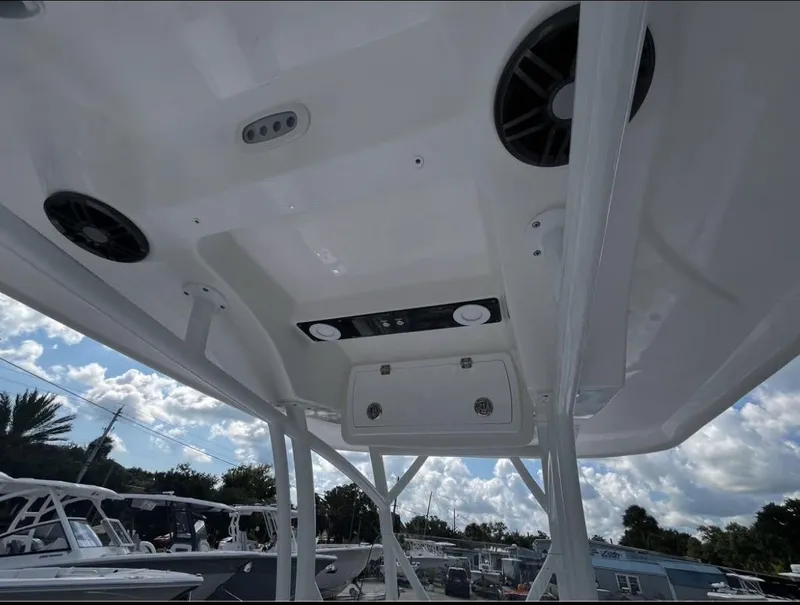 Slide: The Image of Sea Fox 248 Side Console 2025 - 11