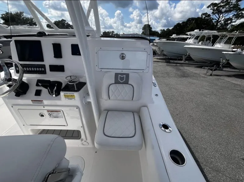 Slide: The Image of Sea Fox 248 Side Console 2025 - 13