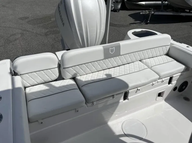 Slide: The Image of Sea Fox 248 Side Console 2025 - 4