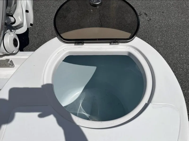 Slide: The Image of Sea Fox 248 Side Console 2025 - 6