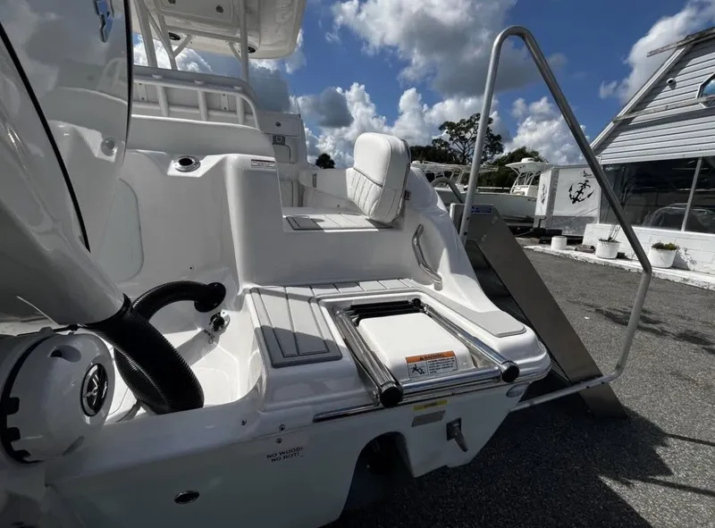 Slide: The Image of Sea Fox 248 Side Console 2025 - 9