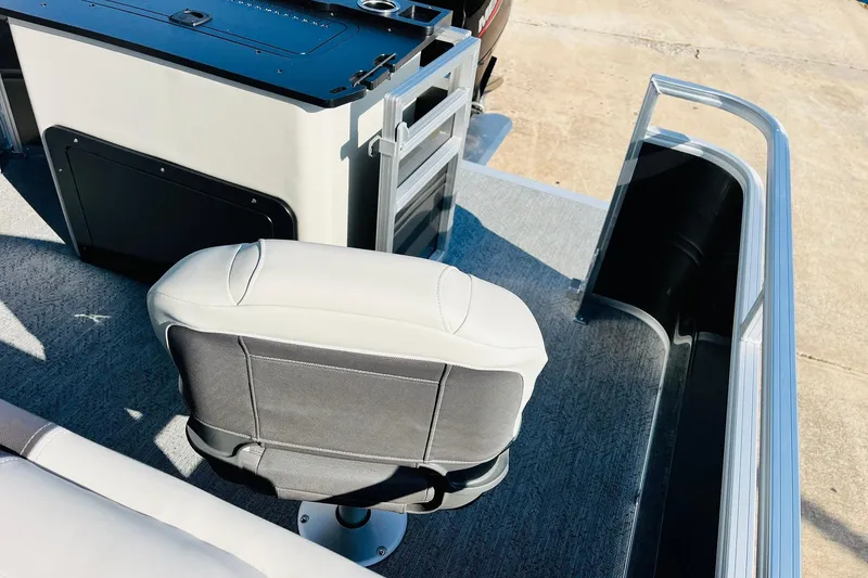 Slide: The Image of 2026 Sun Tracker Fishin' Barge 22 DLX interior with seating and console. - 43