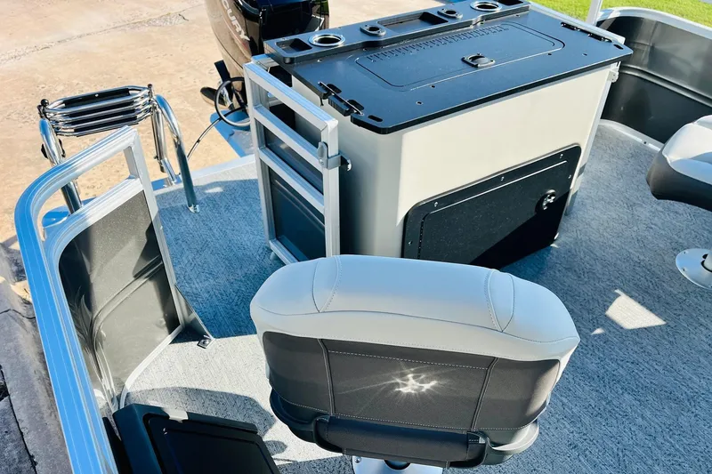 Slide: The Image of 2026 Sun Tracker Fishin' Barge 22 DLX interior with seating and storage features. - 45