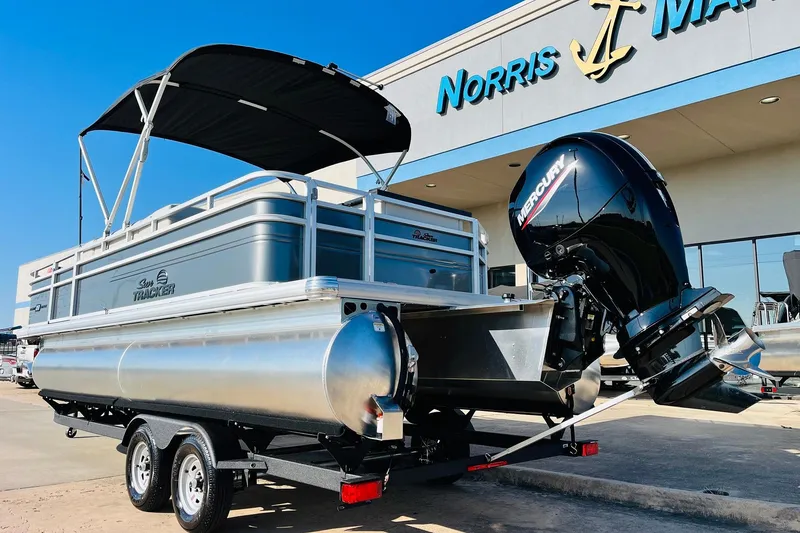 Slide: The Image of 2026 Sun Tracker Fishin' Barge 22 DLX pontoon boat with Mercury engine at dealership. - 7
