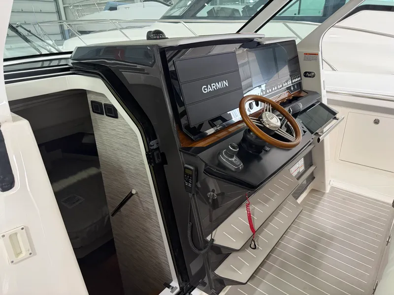 Slide: The Image of Tiara 48LS 2026 - 18