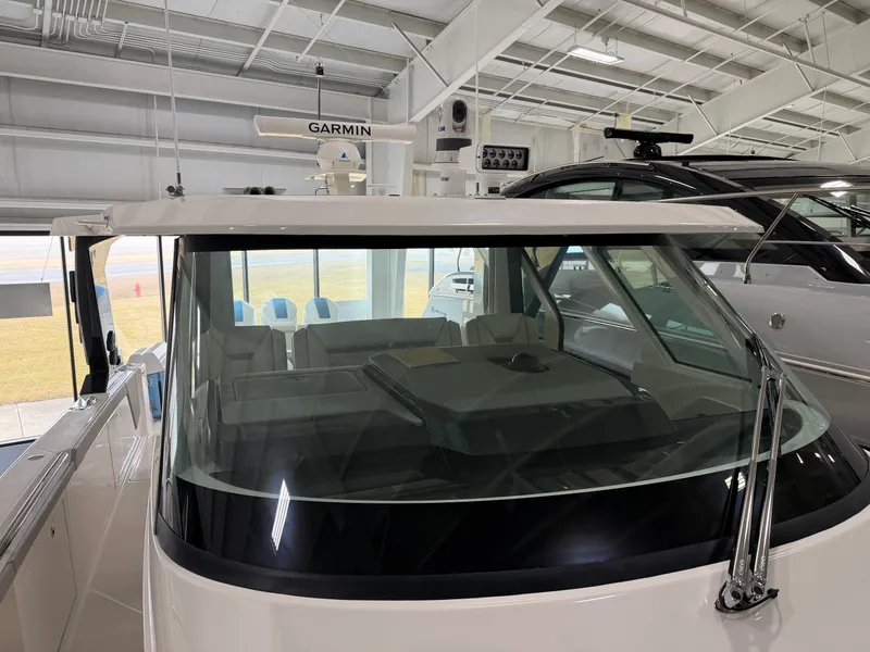 Slide: The Image of Tiara 48LS 2026 - 28