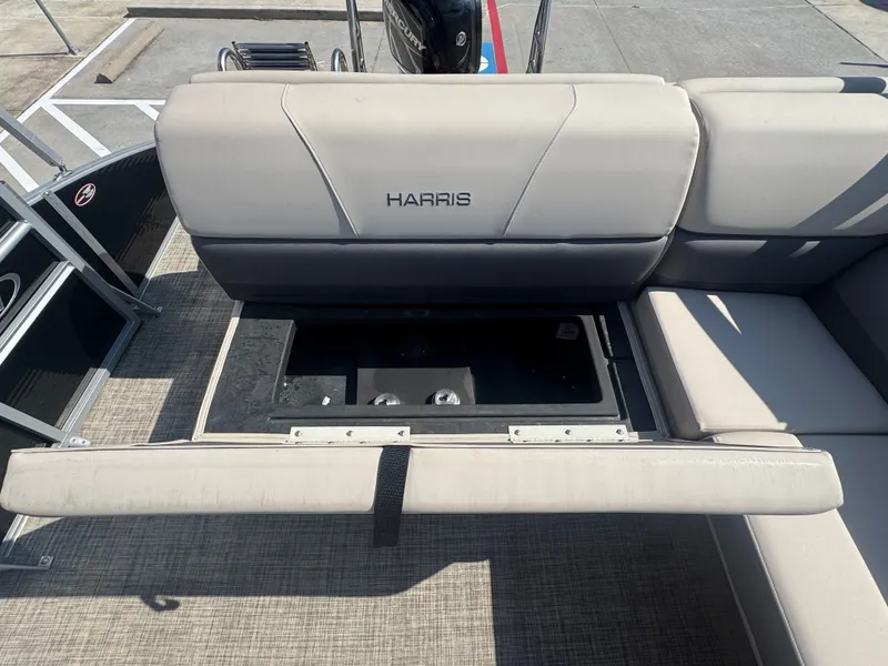 Slide: The Image of Harris Cruiser 210 2023 - 12