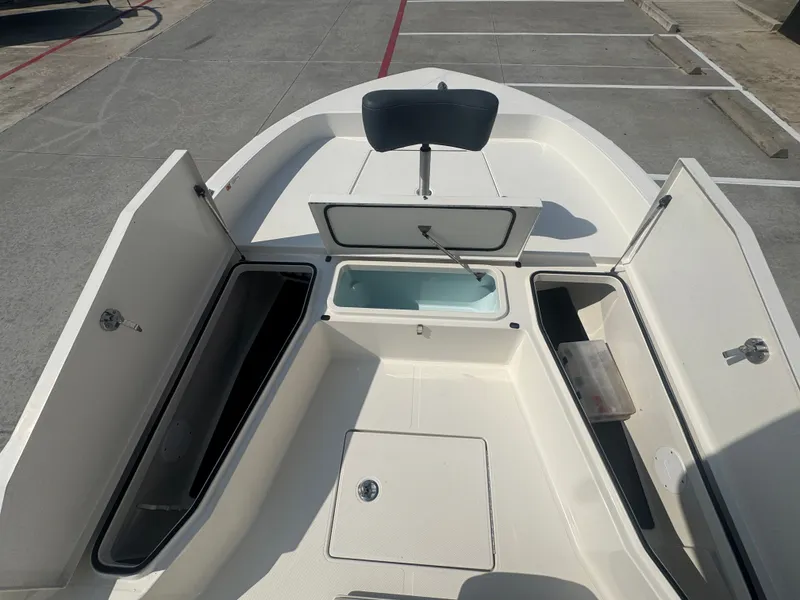 Slide: The Image of Ranger 2360 Bay 2020 - 23