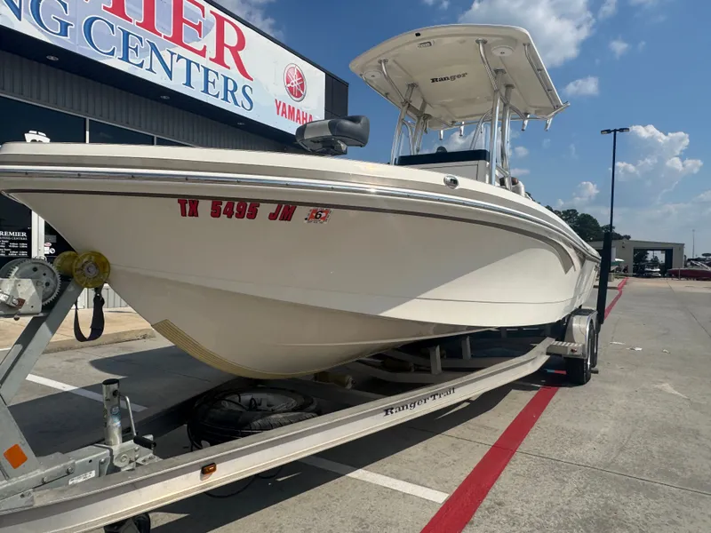 Slide: The Image of Ranger 2360 Bay 2020 - 6