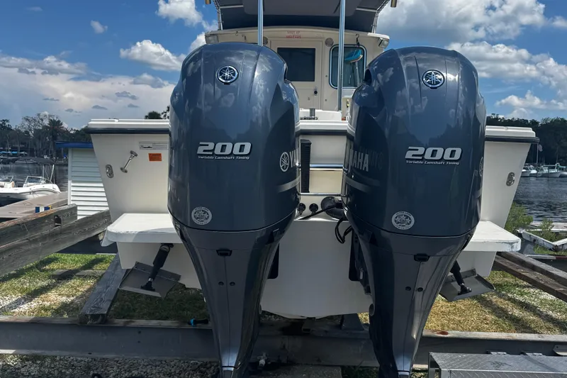 Slide: The Image of 2007 Parker 2520 XLD Sport Cabin with twin Yamaha 200 outboard engines at dock. - 4