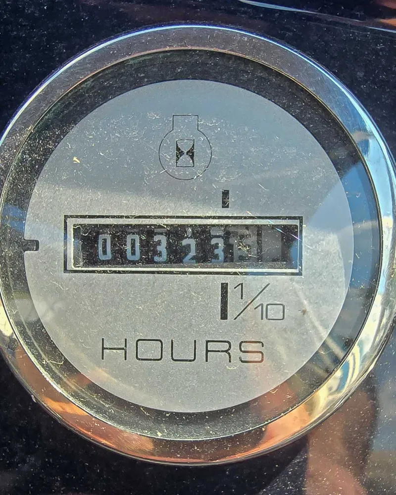 Slide: The Image of Hour meter showing 323.1 hours on a 2020 Landau ATLANTIS. - 11