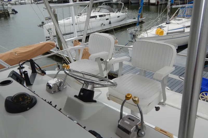 Slide: The Image of Chris-Craft 392 Commander - 10